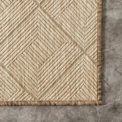 NuLOOM Ray Diamond Indoor/Outdoor Patio Area Rug -Sunnydaze Decor Store GUEST c791f36a 5dbf 4cca b35c a12ef5ef4a77